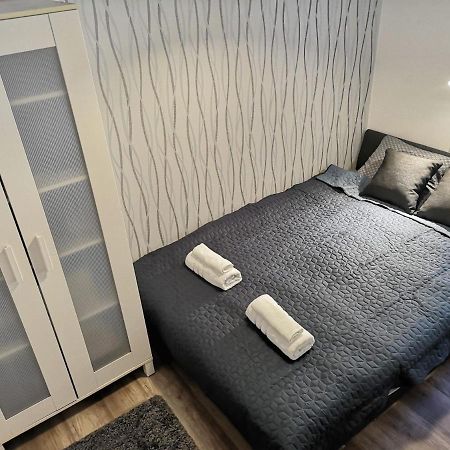 Central Home Apartment In The City Center 에게르 외부 사진