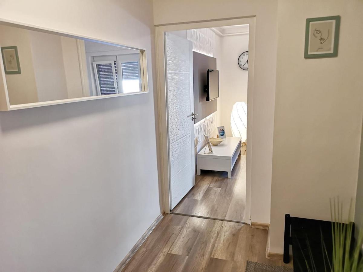 Central Home Apartment In The City Center 에게르 외부 사진