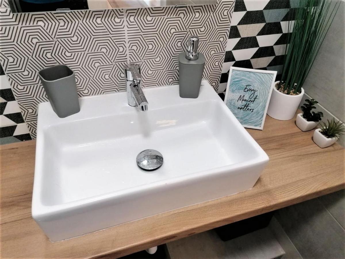 Central Home Apartment In The City Center 에게르 외부 사진
