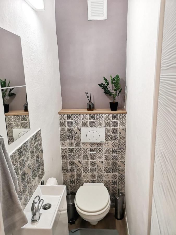 Central Home Apartment In The City Center 에게르 외부 사진