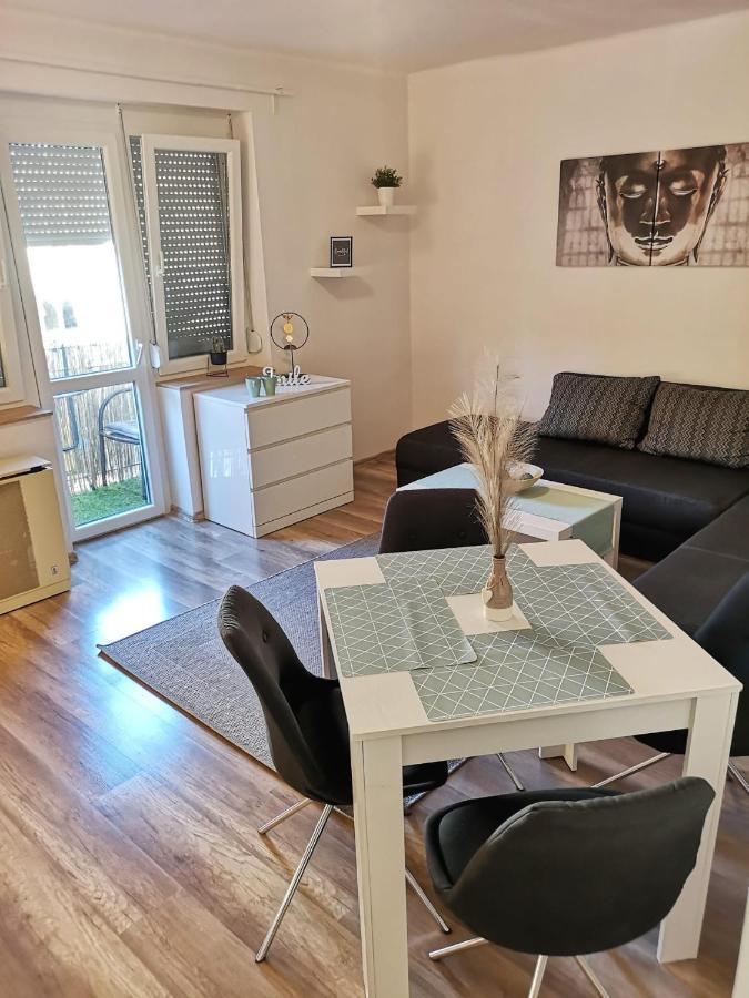 Central Home Apartment In The City Center 에게르 외부 사진
