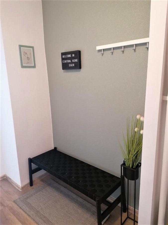 Central Home Apartment In The City Center 에게르 외부 사진