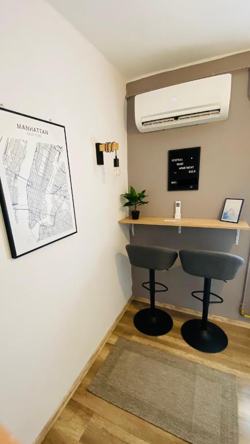 Central Home Apartment In The City Center 에게르 외부 사진