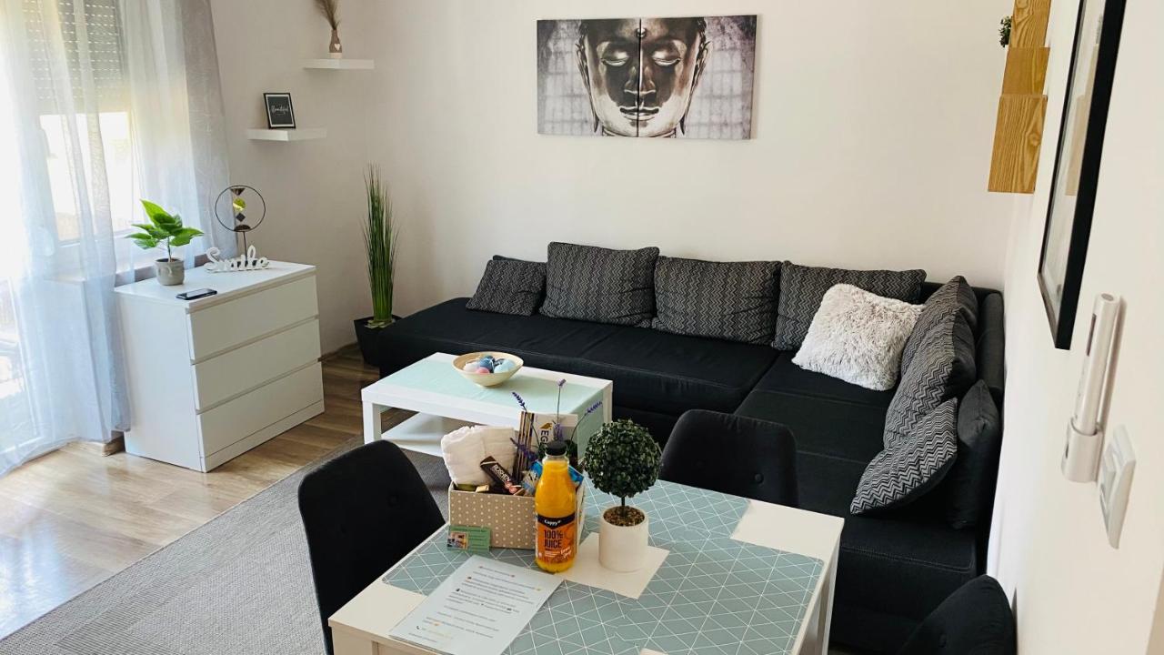 Central Home Apartment In The City Center 에게르 외부 사진